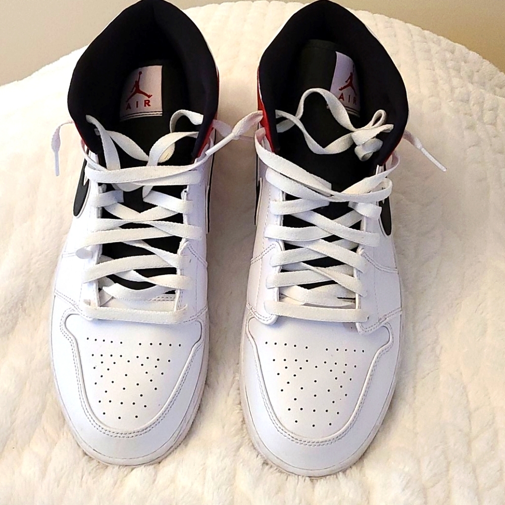 Air Jordan 1 Mid
